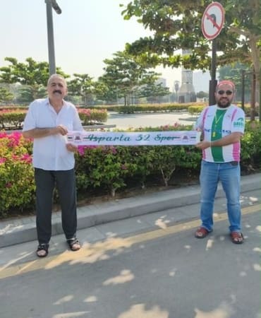 Kutsal Topraklardan Ispartaspor’a Coşkulu Selam: Cidde’de Yeşil-Pembeli Rüzgar Esti!