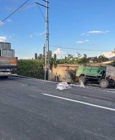 Şarkikaraağaç Salur’da Yürek Burkan Kaza: Anne Hayatını Kaybetti, Oğlu Ağır Yaralı!