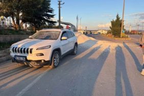 Şarkikaraağaç’ta Akıl Almaz Sorumsuzluk: Yol Ortasındaki Kum Tuzağı Kazaya Neden Oldu!