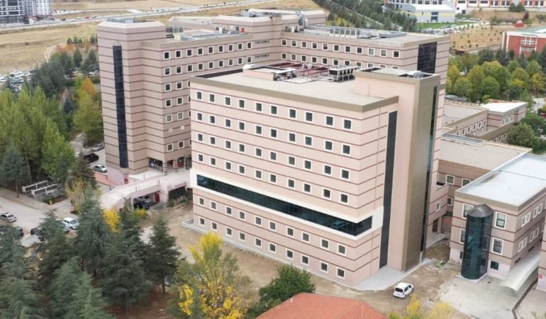 SDÜ’de Sendika Depremi: Yönetim Topluca İstifa Etti, Başkanın Görevi Sona Erdi, Yüzlerce Üye Ayrıldı!