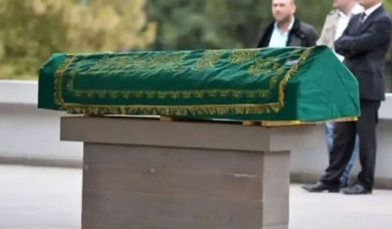 Yalvaç’ta Hüzünlü Gün: Eski Bakan Erkan Mumcu’nun Teyzesi Son Yolculuğuna Uğurlandı