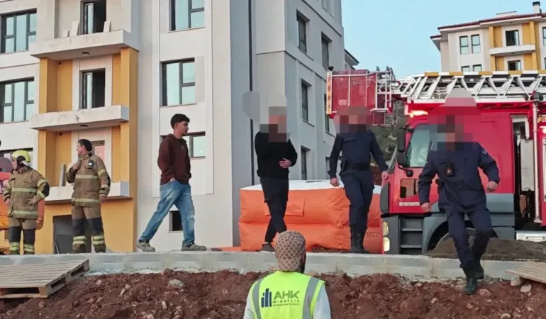 Yalvaç’ta Maaş Gerilimi: İnşaat İşçisi Çatıya Çıktı, Ekipler Nefes Kesen Operasyonla Kurtardı!