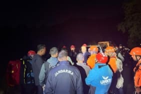 Yazılı Kanyon’da Gerilim Dolu Kurtarma Operasyonu: 3 Kişi Kurtarıldı, 10 Kişiyle İrtibat Sağlandı!